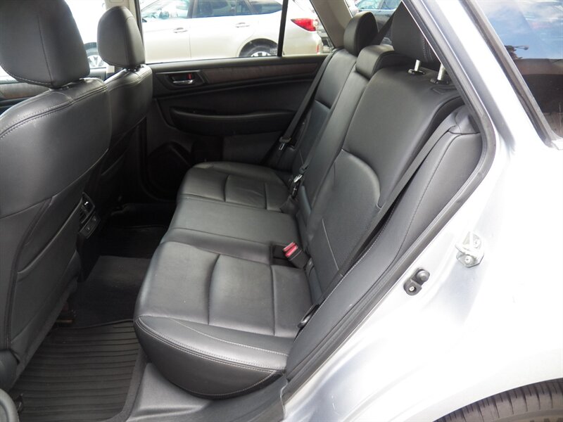 2015 Subaru Outback 2.5i Limited AWD - Photo 10 - Mishawaka, IN 46545