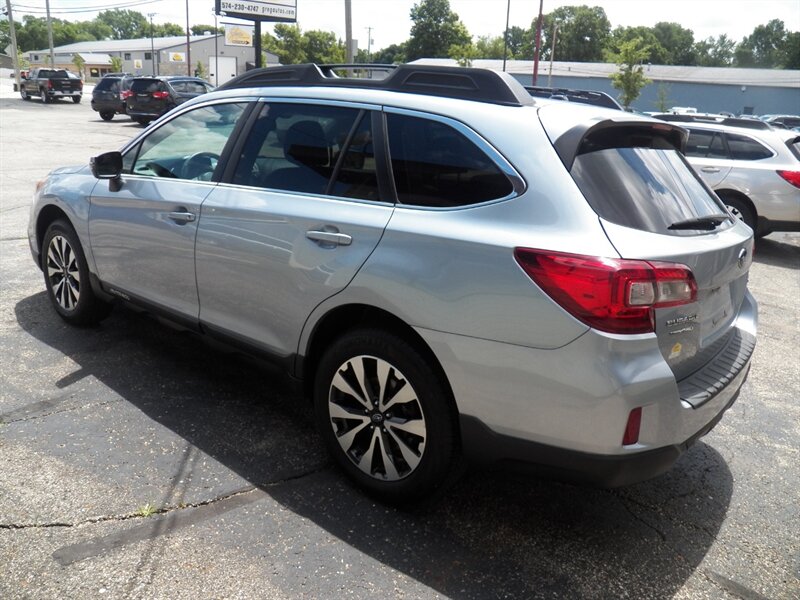 2015 Subaru Outback 2.5i Limited AWD - Photo 3 - Mishawaka, IN 46545