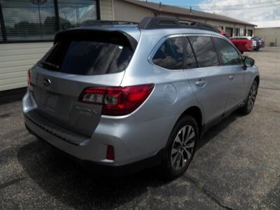 2015 Subaru Outback 2.5i Limited AWD - Photo 2 - Mishawaka, IN 46545