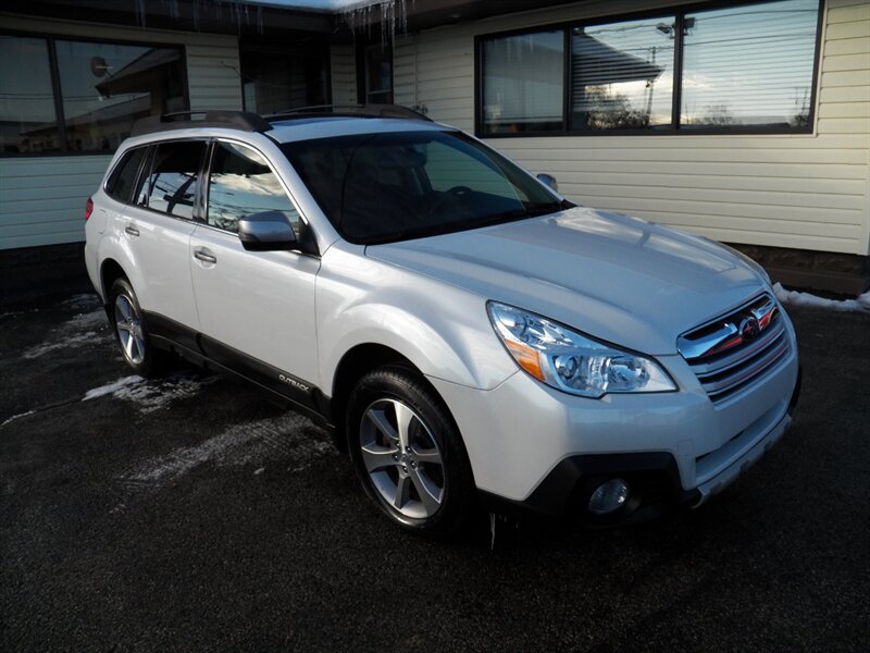 2013 Subaru Outback Limited's photo