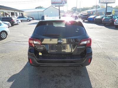 2018 Subaru Outback 2.5i Premium  AWD - Photo 4 - Mishawaka, IN 46545