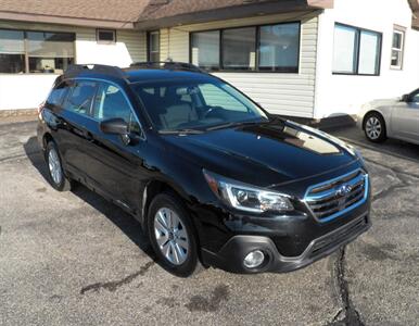 2018 Subaru Outback 2.5i Premium  AWD - Photo 1 - Mishawaka, IN 46545