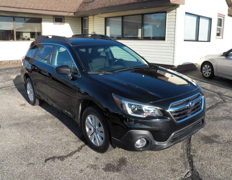 2018 Subaru Outback 2.5i Premium AWD - Photo 1 - Mishawaka, IN 46545