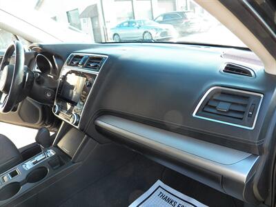 2018 Subaru Outback 2.5i Premium  AWD - Photo 18 - Mishawaka, IN 46545