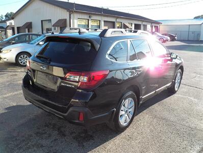 2018 Subaru Outback 2.5i Premium  AWD - Photo 3 - Mishawaka, IN 46545