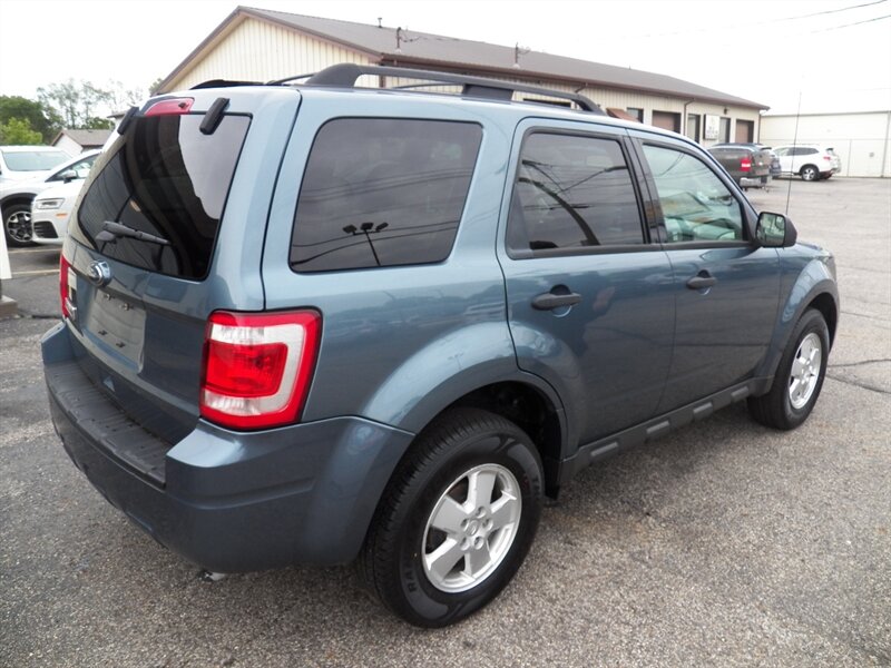 2012 Ford Escape XLT - Photo 4 - Mishawaka, IN 46545