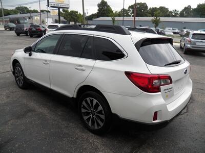 2017 Subaru Outback 2.5i Limited  AWD - Photo 3 - Mishawaka, IN 46545