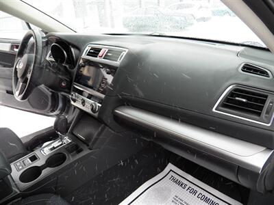 2017 Subaru Outback 2.5i Premium  AWD - Photo 15 - Mishawaka, IN 46545