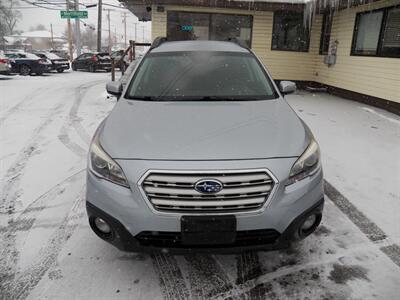 2017 Subaru Outback 2.5i Premium  AWD - Photo 8 - Mishawaka, IN 46545