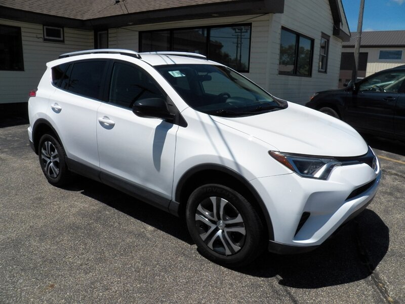 2016 Toyota RAV4 LE - Photo 1 - Mishawaka, IN 46545