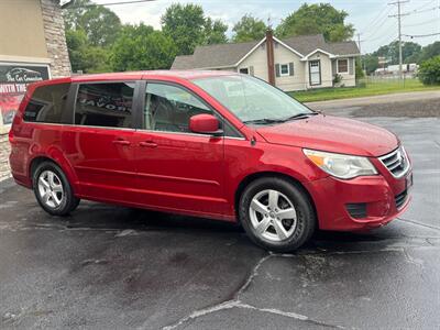 2009 Volkswagen Routan SE  