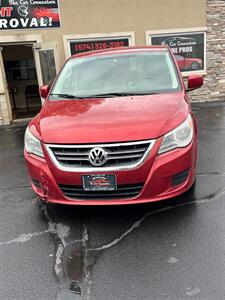 2009 Volkswagen Routan SE   - Photo 3 - Elkhart, IN 46517