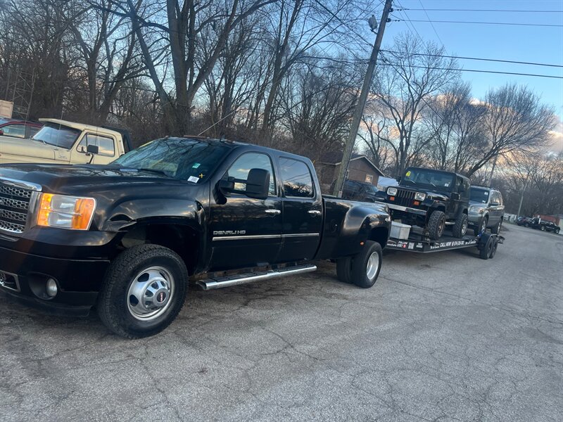 2012 GMC Sierra 3500HD Denali - Photo 1 - Elkhart, IN 46517