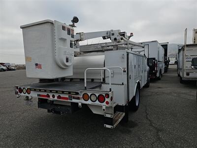 2012 Ford F-550 Cab & Chassis   - Photo 4 - Sycamore, IL 60178