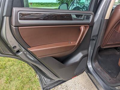 2013 Volkswagen Touareg TDI Executive   - Photo 14 - Sycamore, IL 60178