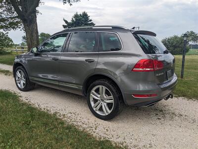 2013 Volkswagen Touareg TDI Executive   - Photo 3 - Sycamore, IL 60178
