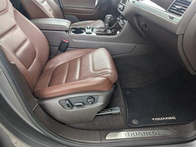 2013 Volkswagen Touareg TDI Executive   - Photo 21 - Sycamore, IL 60178