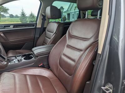 2013 Volkswagen Touareg TDI Executive   - Photo 13 - Sycamore, IL 60178