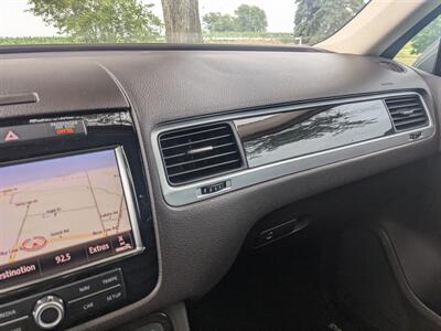 2013 Volkswagen Touareg TDI Executive   - Photo 29 - Sycamore, IL 60178