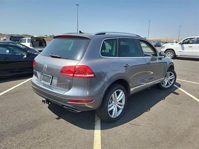 2013 Volkswagen Touareg TDI Executive   - Photo 2 - Sycamore, IL 60178