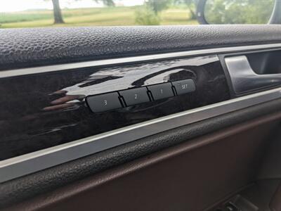2013 Volkswagen Touareg TDI Executive   - Photo 34 - Sycamore, IL 60178