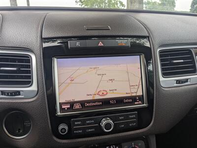 2013 Volkswagen Touareg TDI Executive   - Photo 28 - Sycamore, IL 60178