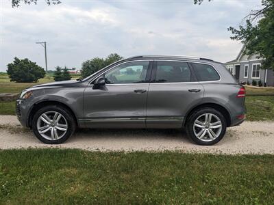 2013 Volkswagen Touareg TDI Executive   - Photo 2 - Sycamore, IL 60178