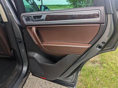 2013 Volkswagen Touareg TDI Executive   - Photo 18 - Sycamore, IL 60178