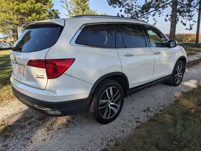 2016 Honda Pilot Elite photo 4