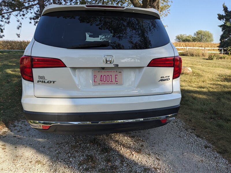 2016 Honda Pilot Elite photo 3