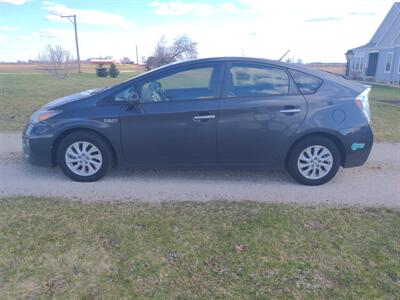 2013 Toyota Prius   - Photo 2 - Sycamore, IL 60178