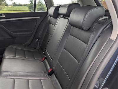 2009 Volkswagen Jetta SportWagen TDI   - Photo 18 - Sycamore, IL 60178