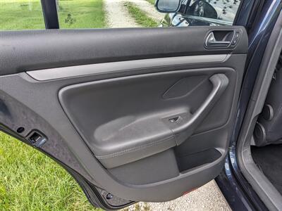2009 Volkswagen Jetta SportWagen TDI   - Photo 16 - Sycamore, IL 60178