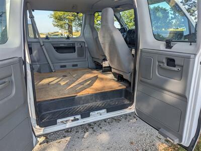 2014 Ford E-350 SD XLT   - Photo 19 - Sycamore, IL 60178