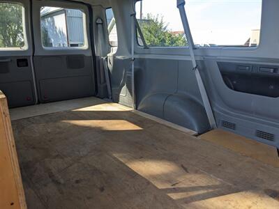 2014 Ford E-350 SD XLT   - Photo 22 - Sycamore, IL 60178