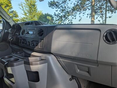 2014 Ford E-350 SD XLT   - Photo 27 - Sycamore, IL 60178