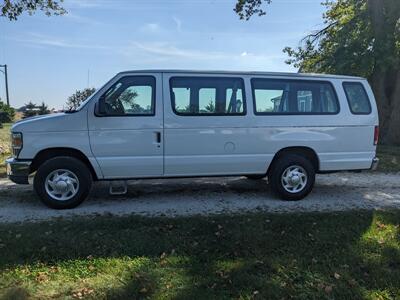 2014 Ford E-350 SD XLT   - Photo 2 - Sycamore, IL 60178
