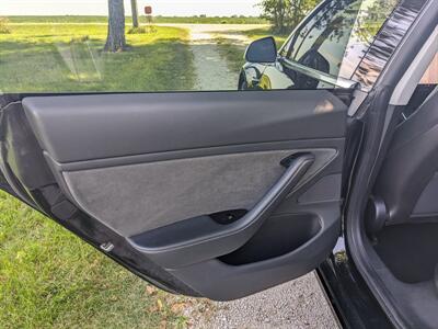 2019 Tesla Model 3 Long Range   - Photo 12 - Sycamore, IL 60178