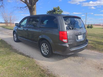 2016 Dodge Grand Caravan SE Plus   - Photo 3 - Sycamore, IL 60178