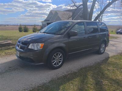 2016 Dodge Grand Caravan SE Plus   - Photo 1 - Sycamore, IL 60178