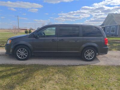 2016 Dodge Grand Caravan SE Plus   - Photo 2 - Sycamore, IL 60178