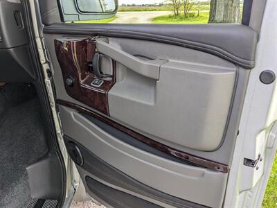 2021 Chevrolet Express LS 2500 Explorer Limited SE Van   - Photo 23 - Sycamore, IL 60178