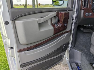 2021 Chevrolet Express LS 2500 Explorer Limited SE Van   - Photo 11 - Sycamore, IL 60178