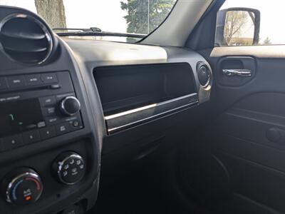 2016 Jeep Patriot Sport FWD 5 Speed Manual Transmission - Photo 26 - Sycamore, IL 60178