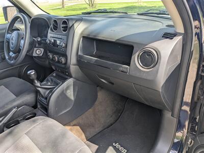 2016 Jeep Patriot Sport FWD 5 Speed Manual Transmission - Photo 20 - Sycamore, IL 60178