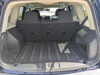 2016 Jeep Patriot Sport FWD 5 Speed Manual Transmission - Photo 15 - Sycamore, IL 60178