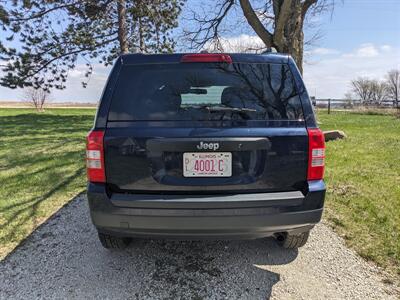 2016 Jeep Patriot Sport FWD 5 Speed Manual Transmission - Photo 4 - Sycamore, IL 60178