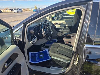2023 Chrysler Voyager LX - Photo 5 - Logan, UT 84341