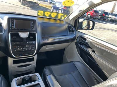 2013 Chrysler Town & Country Touring   - Photo 14 - Logan, UT 84341