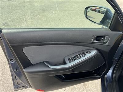 2015 Kia Optima LX   - Photo 6 - Logan, UT 84341